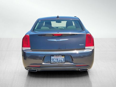Used 2023 Chrysler 300 Touring RWD image 5