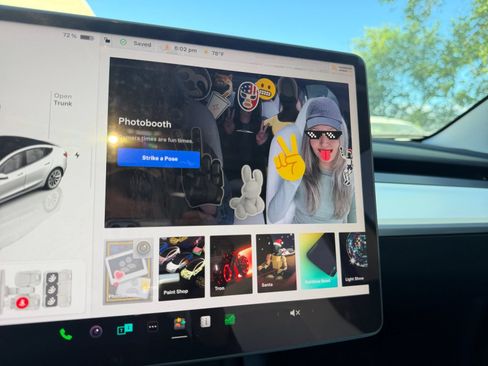 Used 2022 Tesla Model 3 Long Range AWD/4WD image 25
