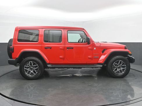 Used 2024 Jeep Wrangler Unlimited Sahara w/ Technology Group AWD/4WD image 6