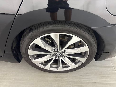 Used 2020 Nissan Maxima Platinum w/ Sport Mat Group FWD image 11
