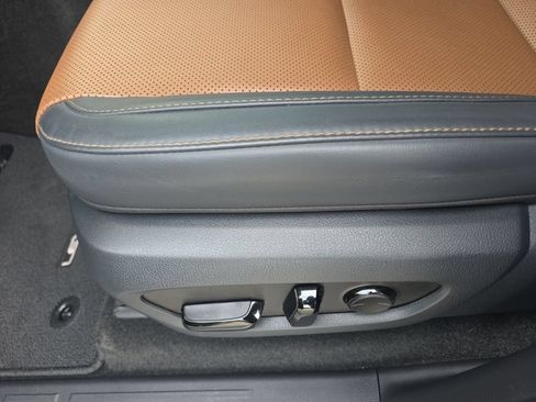 Used 2024 Lexus GX 550 w/ Cold Area Package AWD/4WD image 18