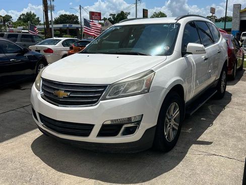 Used 2015 Chevrolet Traverse LT FWD image 2