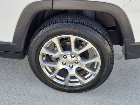 Used 2022 Jeep Compass Latitude image 32