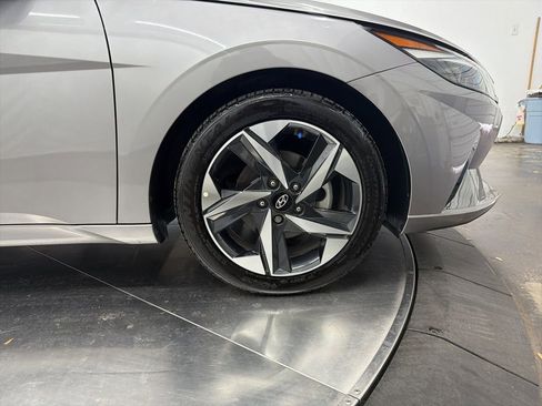 Used 2023 Hyundai Elantra Limited image 9