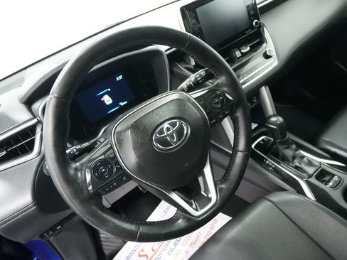 Used 2022 Toyota Corolla Cross XLE w/ Convenience Package AWD/4WD image 13