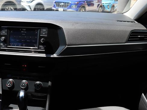 Used 2021 Volkswagen Jetta SE FWD image 44