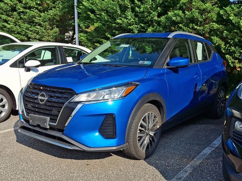 Used 2022 Nissan Kicks SV FWD image 3