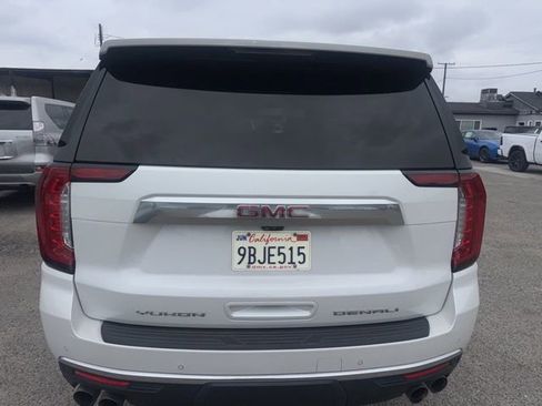 Used 2022 GMC Yukon XL Denali w/ Denali Premium Package image 6