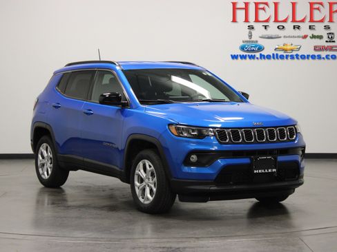 Used 2024 Jeep Compass Latitude AWD/4WD image 1