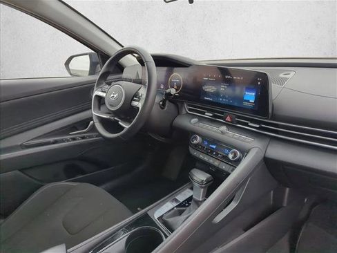 Used 2023 Hyundai Elantra SEL w/ Convenience Package image 20