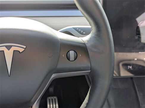 Used 2023 Tesla Model Y Performance image 17