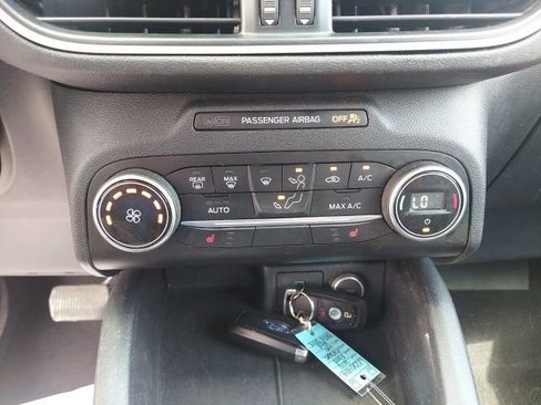 Used 2020 Ford Escape SE image 20