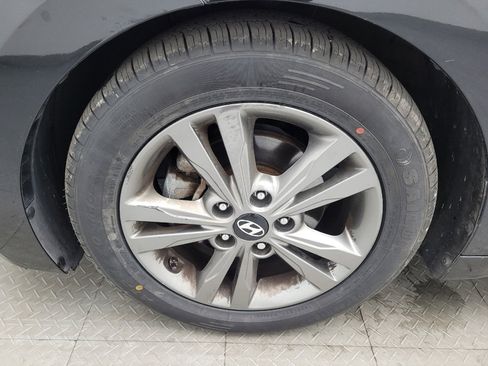 Used 2017 Hyundai Elantra SE image 31