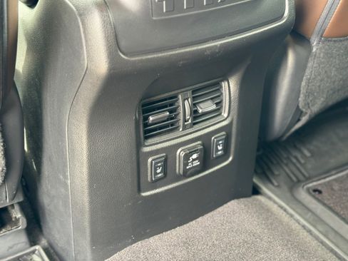 Used 2017 Nissan Titan Platinum Reserve AWD/4WD image 36