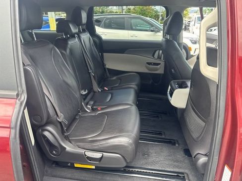Used 2022 Kia Carnival LX FWD image 13