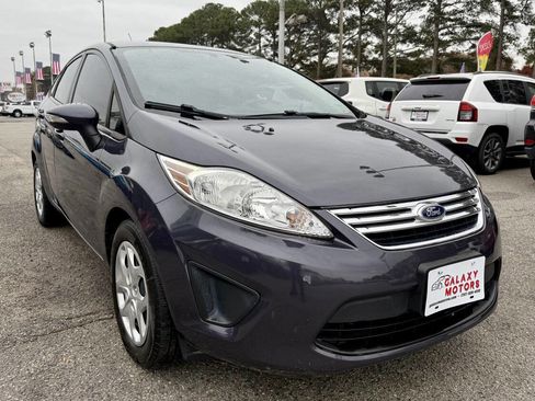 Used 2013 Ford Fiesta SE image 3