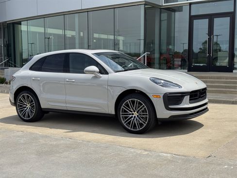 New 2025 Porsche Macan image 9