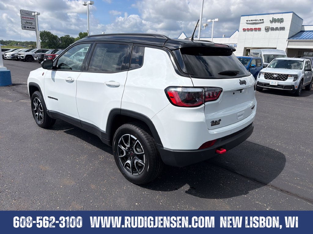 Used 2025 Jeep Compass Trailhawk AWD/4WD image 3