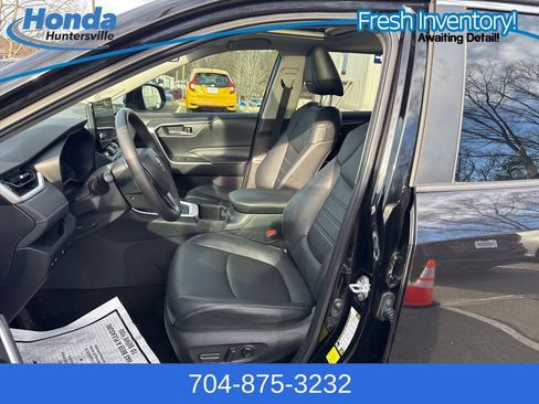 Used 2023 Toyota RAV4 XLE Premium image 19