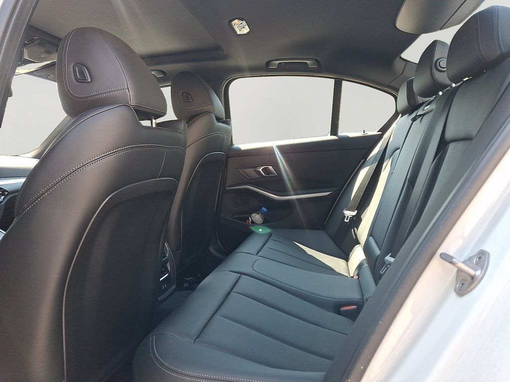 Used 2026 BMW X7 xDrive40i w/ M Sport Package AWD/4WD image 8