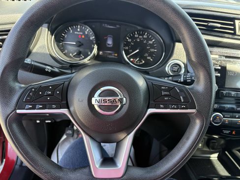 Used 2017 Nissan Rogue Sport SV image 24