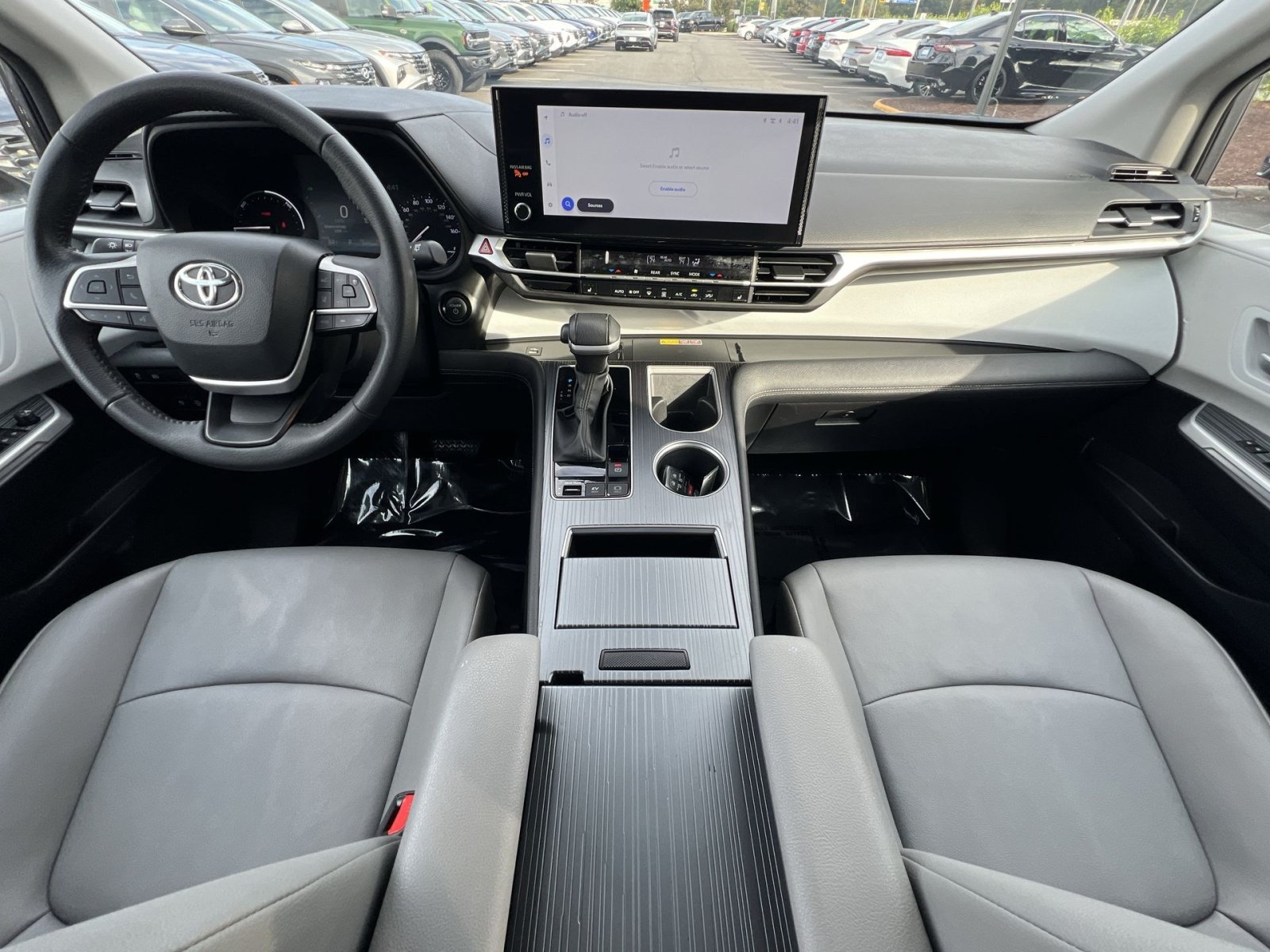 Used 2025 Toyota Sienna XLE FWD image 21
