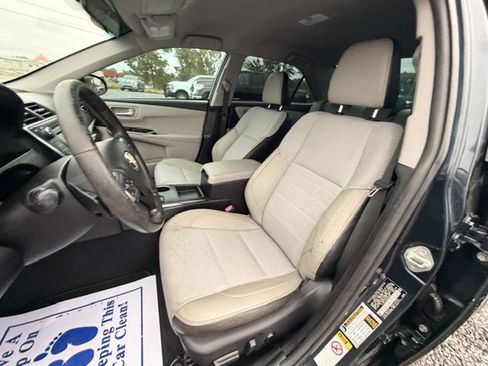 Used 2017 Toyota Camry SE FWD image 6