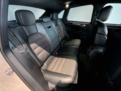 Used 2024 Porsche Macan Turbo image 32