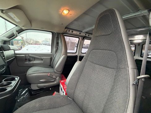 Used 2019 GMC Savana 2500 w/ Driver Convenience Package image 12