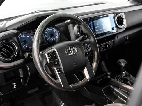 Used 2016 Toyota Tacoma TRD Sport w/ Towing Package image 12