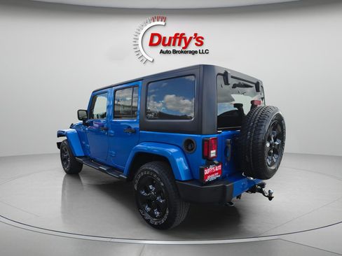 Used 2016 Jeep Wrangler Unlimited Sahara w/ Connectivity Group AWD/4WD image 15