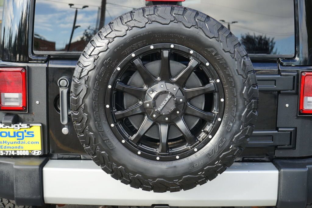 Used 2011 Jeep Wrangler Sahara w/ Connectivity Group AWD/4WD image 9