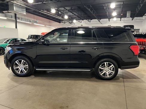 Used 2023 Ford Expedition XLT AWD/4WD image 6