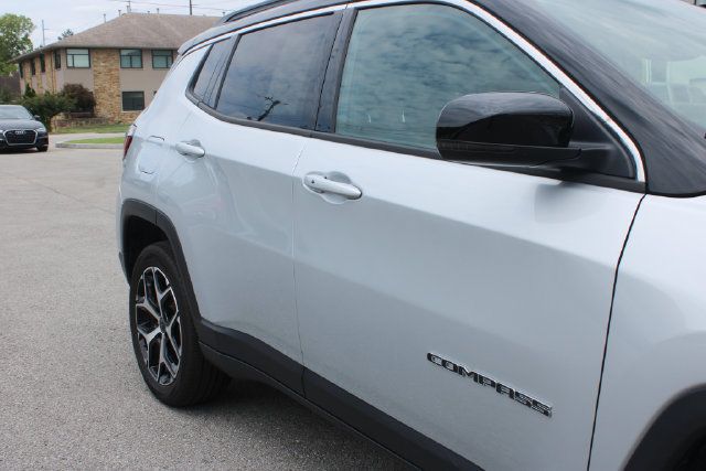 Used 2025 Jeep Compass Limited AWD/4WD image 47