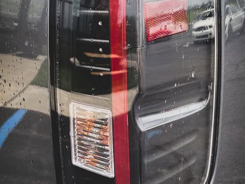 Used 2018 Nissan Frontier PRO-4X AWD/4WD image 29
