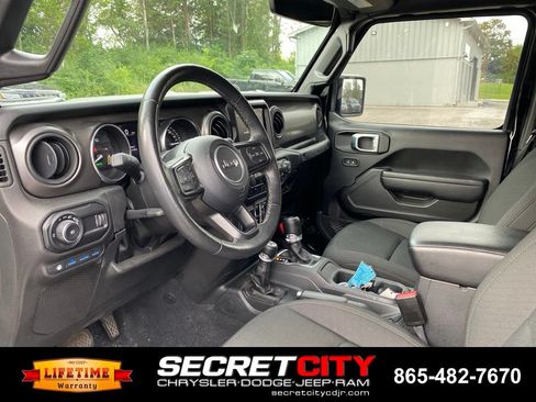 Used 2023 Jeep Wrangler Unlimited w/ Sun & Screen Package AWD/4WD image 13