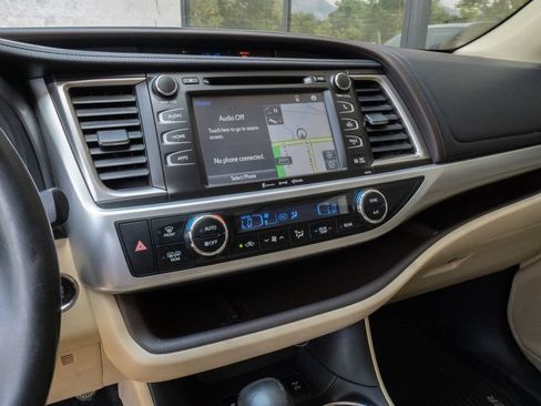 Used 2016 Toyota Highlander XLE AWD/4WD image 11