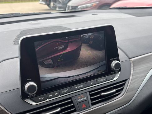 Used 2025 Nissan Altima 2.5 SV FWD image 23