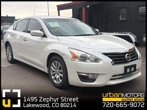 Used 2014 Nissan Altima 2.5 S w/ Display Audio Package FWD image 1