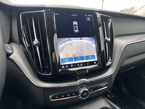 Certified 2025 Volvo XC60 B5 Core image 24