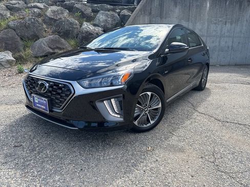 Used 2020 Hyundai Ioniq SEL FWD image 2