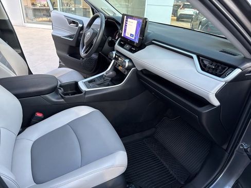 Used 2023 Toyota RAV4 XLE Premium image 35