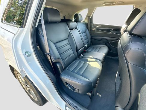 Used 2020 Kia Sorento SX FWD image 29