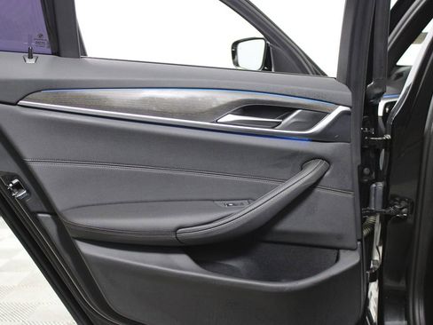 Used 2023 BMW 530e w/ M Sport Package image 29