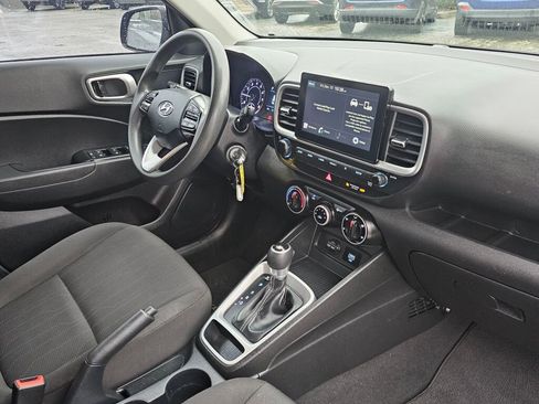 Used 2020 Hyundai Venue SE image 10