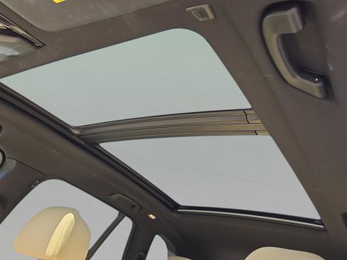 Used 2022 BMW X5 xDrive40i w/ M Sport Package image 38