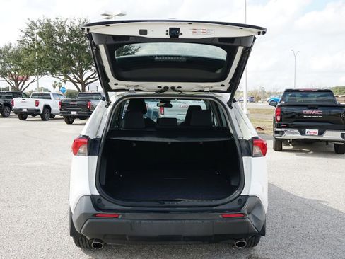 Used 2020 Toyota RAV4 XLE image 9