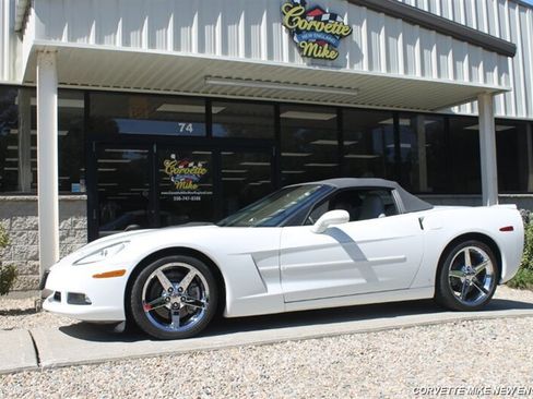 Used 2007 Chevrolet Corvette Convertible w/ Preferred Equipment Group RWD image 2