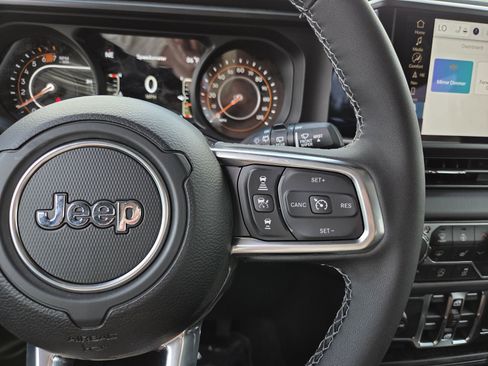 New 2026 Jeep Wrangler Sahara AWD/4WD image 22