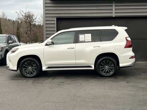 Used 2022 Lexus GX 460 Luxury w/ Sport Design Package image 3